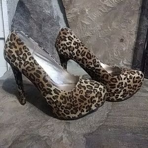 - ⭐HP⭐Animal Print Platform Heels